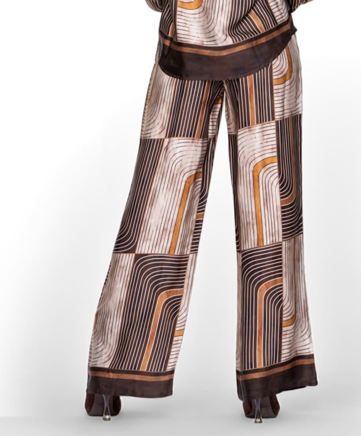 Pants satin AOP dames broek bruin