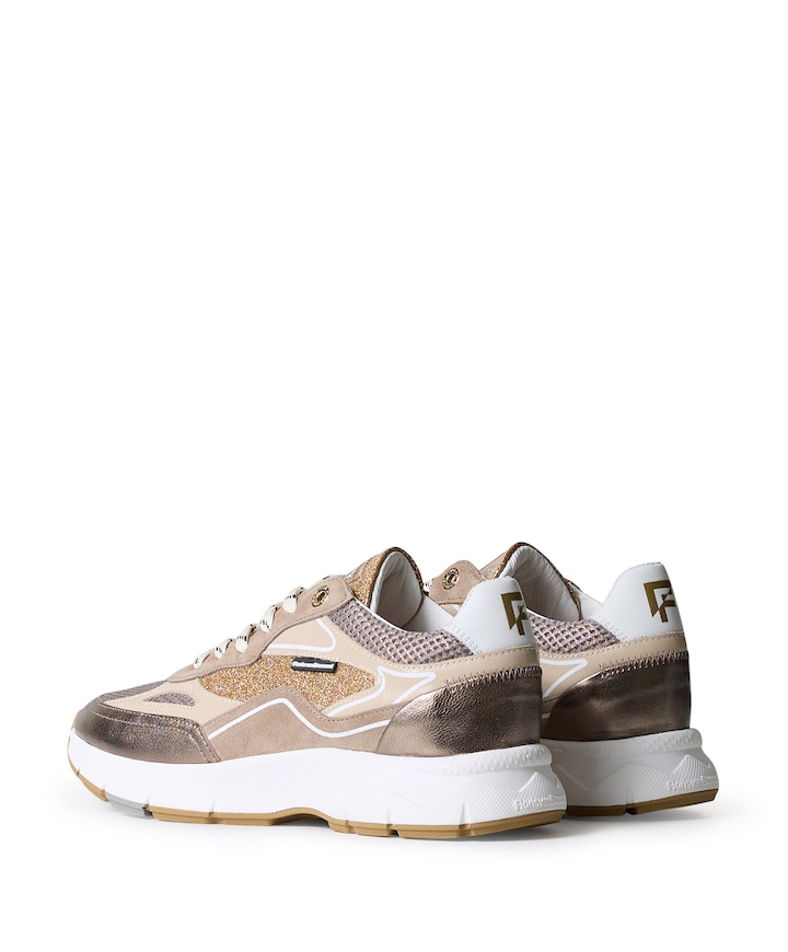 sneakers goud