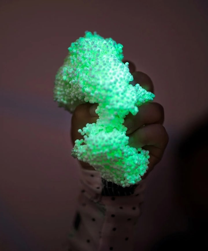 Playfoam glow in the dark
