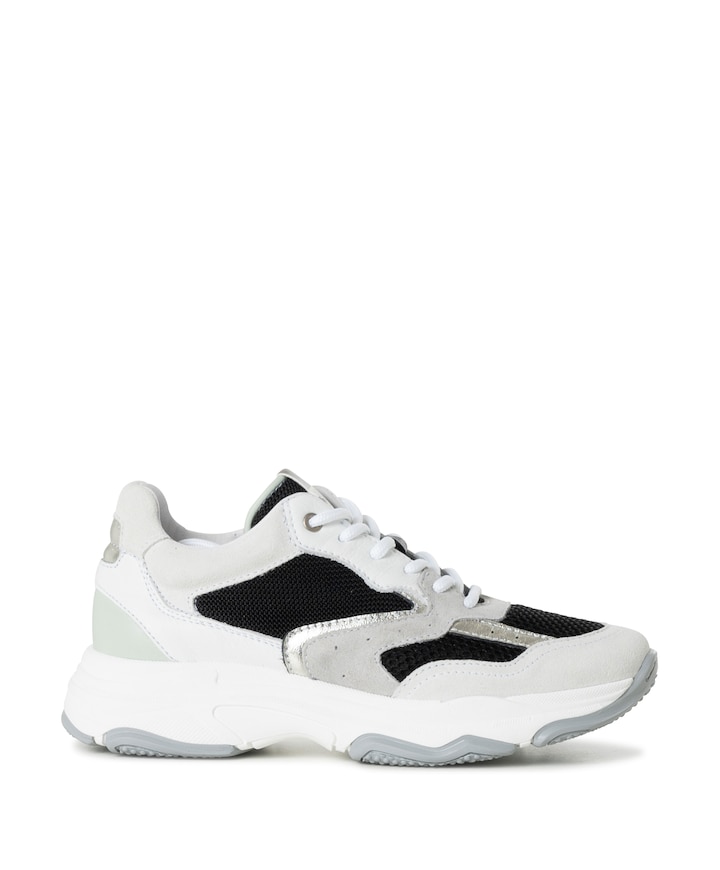 sneakers wit