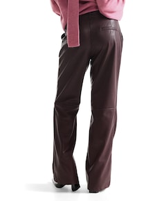 BINA BROEK pu 425 vegan leather wide fit long dames broek rood