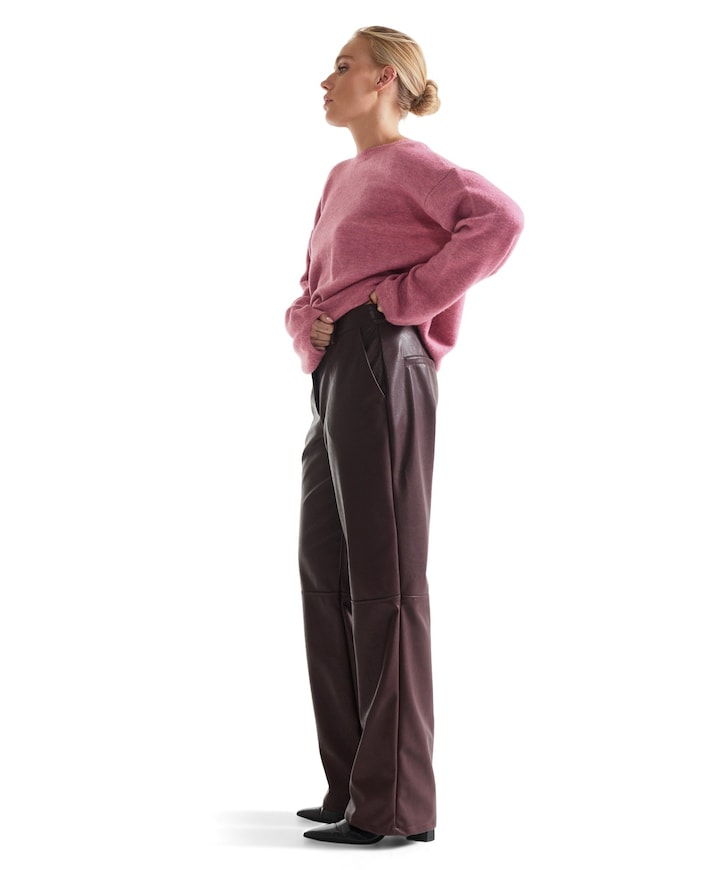 BINA BROEK pu 425 vegan leather wide fit long dames broek rood
