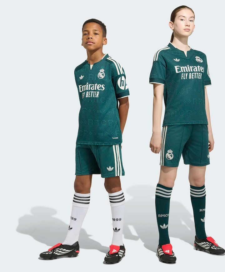 Real Madrid uitshorts REAL A SHO