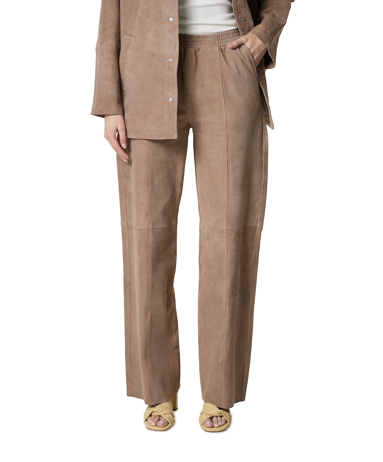 Korte lederen broek dames echt leer Nappa antieke klederdracht Korte lederen broek dames echt leer Nappa antieke klederdracht