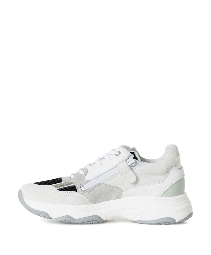 sneakers wit
