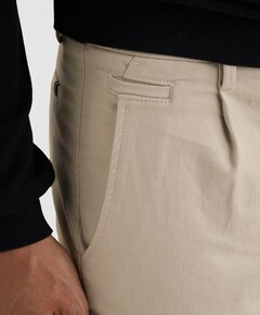 V35 RELAXED CHINO SUEDE TOUCH COTT heren broek ecru