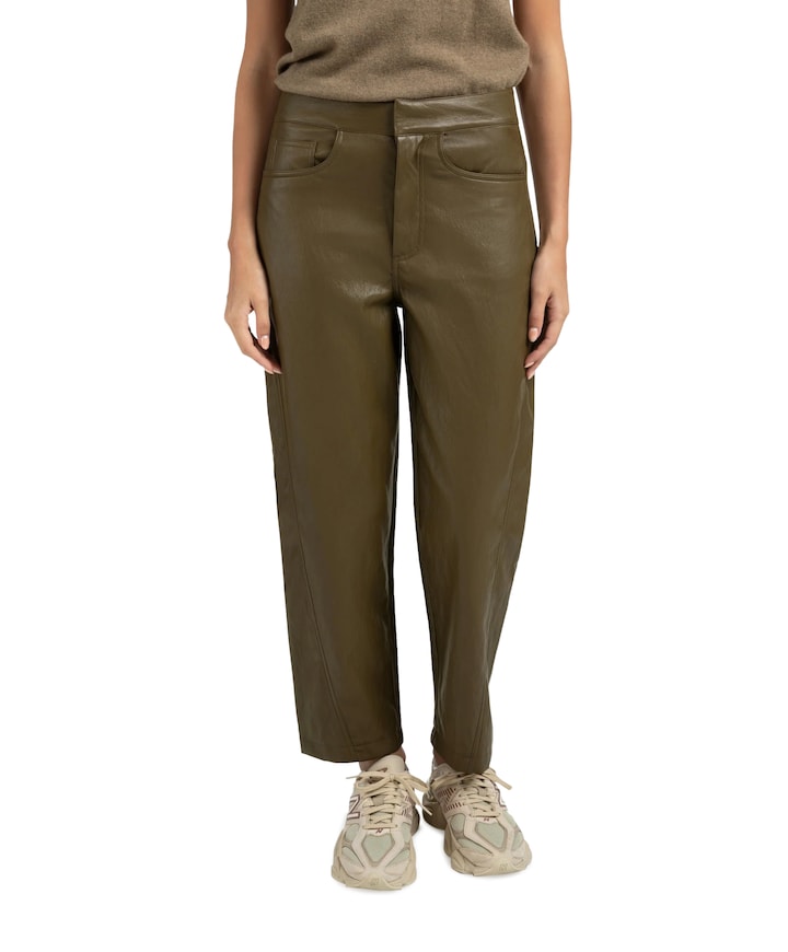 Faux leather carrot fit broek groen