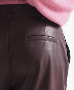 BINA BROEK pu 425 vegan leather wide fit long dames broek rood