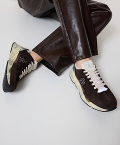 Mased sneakers bruin