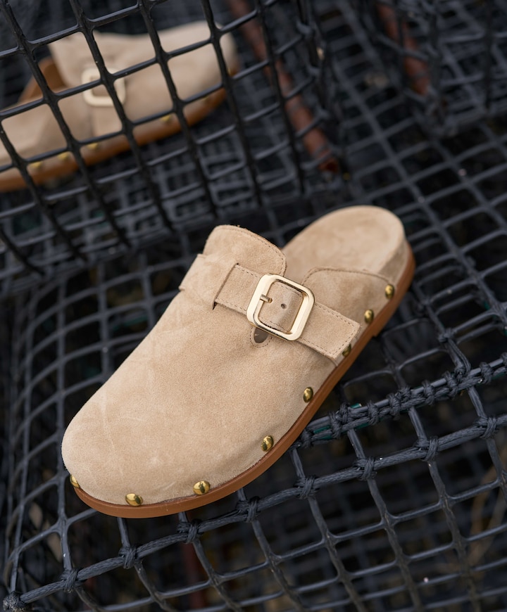 clogs beige