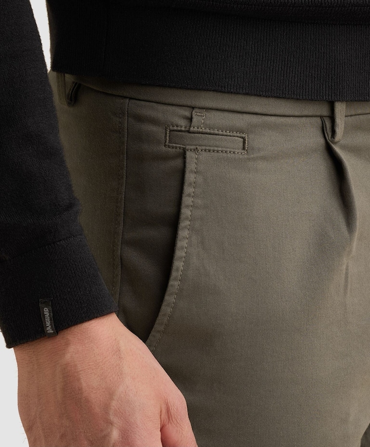 V35 RELAXED CHINO SUEDE TOUCH COTT heren broek groen