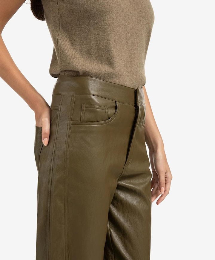 Faux leather carrot fit broek groen