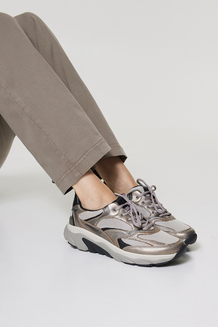 sneakers goud