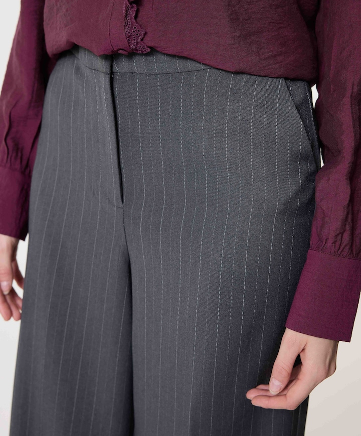 ONLAGGIE LIFE MW PINSTRIPE WIDE broek grijs
