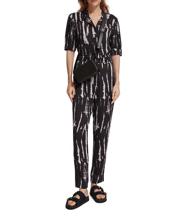 All in one with beading on the coll jumpsuit zwart