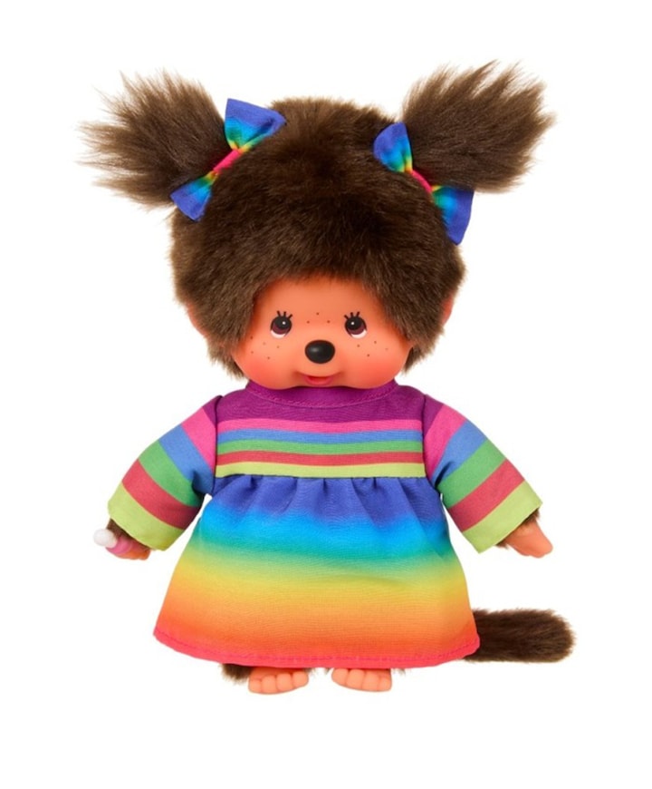 Meisje in regenboogjurk 20 cm