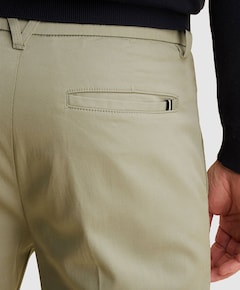 V35 RELAXED CHINO SOFT STRETCH TENCEL heren broek groen