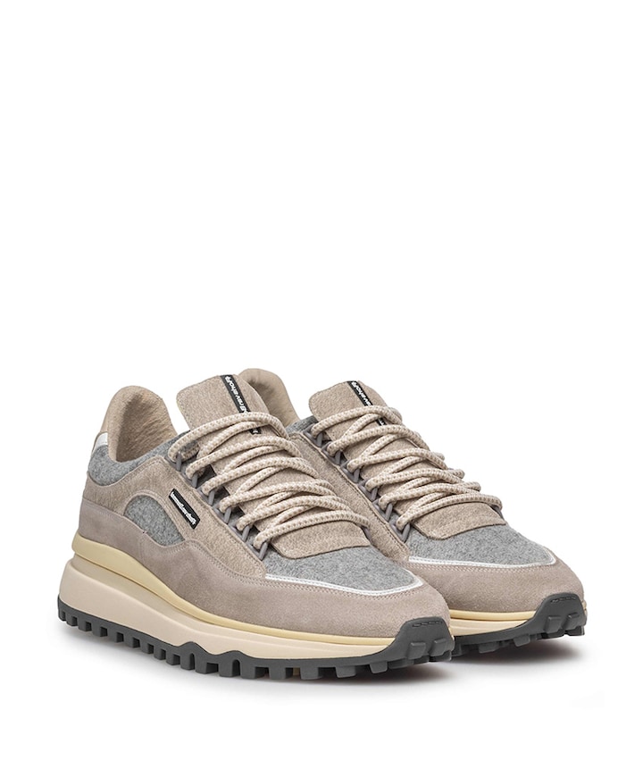 sneakers beige