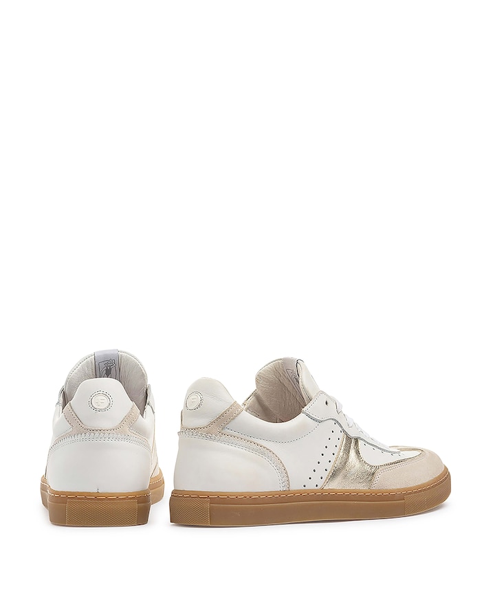 sneakers wit