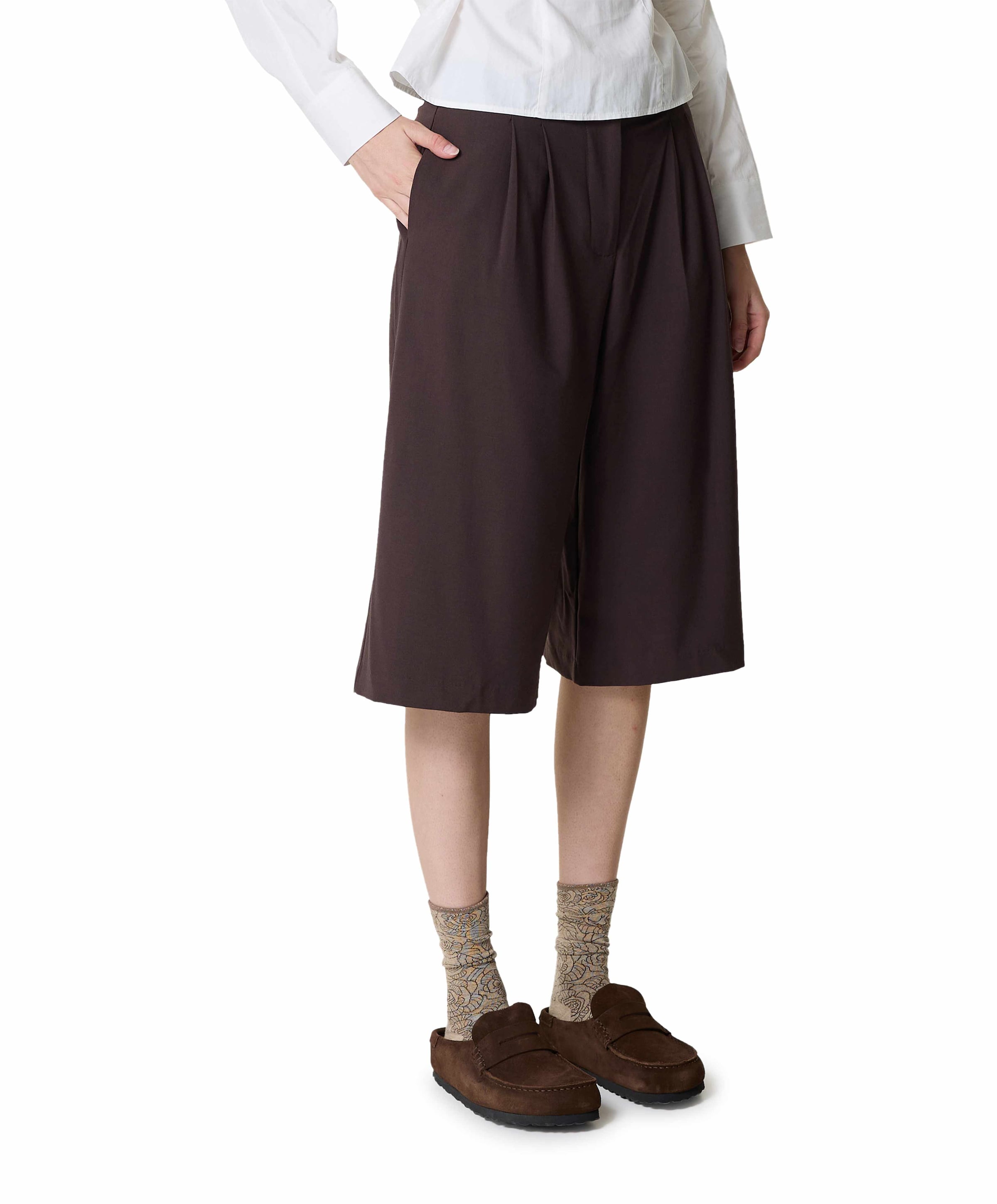 ONLKAMIA MW PLEAT BERMUDA SHORT TLR dames korte broek bruin