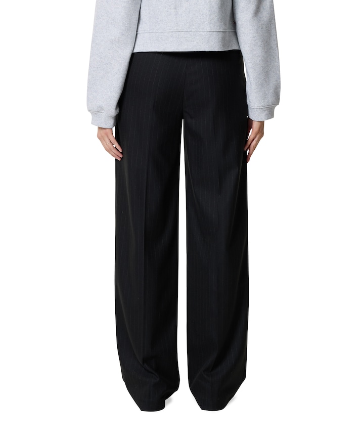 19a02-03296A pantalon zwart