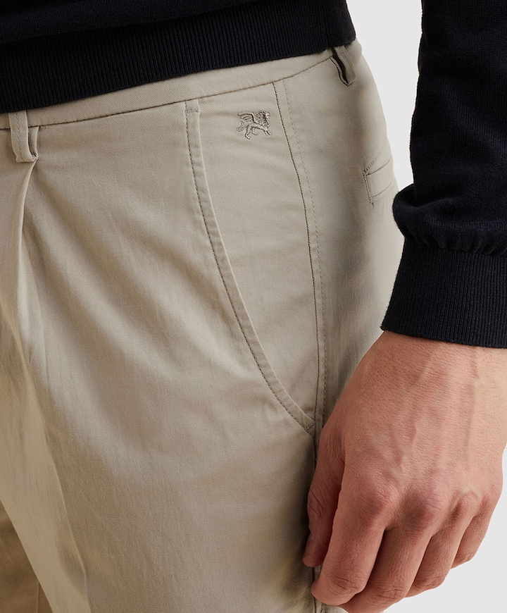 V35 RELAXED CHINO SOFT STRETCH TENCEL heren broek beige