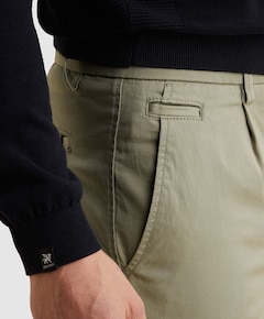 V35 RELAXED CHINO SOFT STRETCH TENCEL heren broek groen