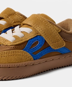 One uniseks sneakers  bruin