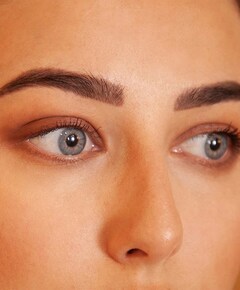 Wenkbrauw make-up bruin