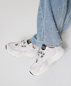 The Re-Run MAX Suede dames sneakers wit