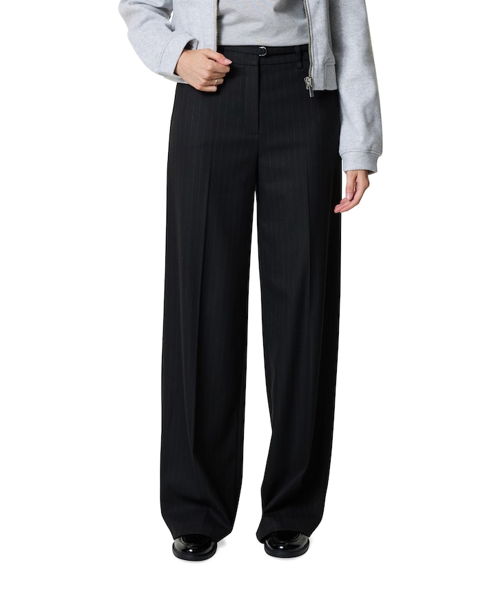 19a02-03296A pantalon zwart