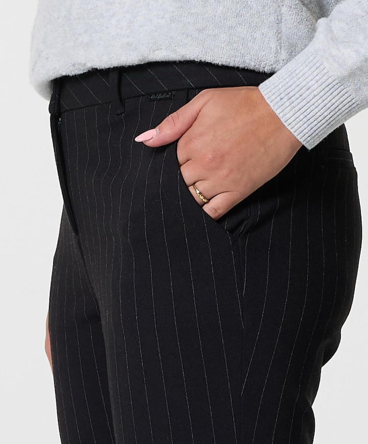 Bibette Punta pinstripe 82 cm broek zwart