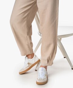 sneakers wit